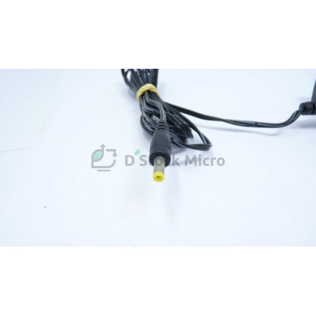 dstockmicro.com AC Adapter Universelle SA0105-D 5V 1.4A 7W	